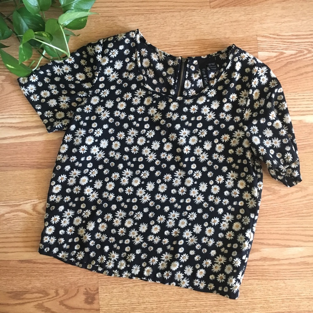 Daisy Short Sleeve Blouse